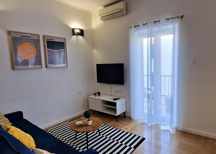 Happy Place Apartment